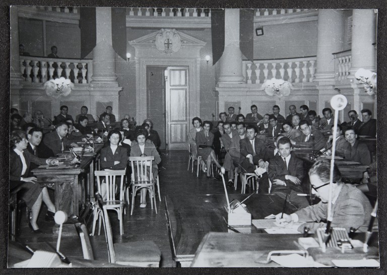 Reggio Emilia, 1955, Sala del Tricolore, Festeggiamenti per l'80° di Alcide Cervi, panoramica del pubblico